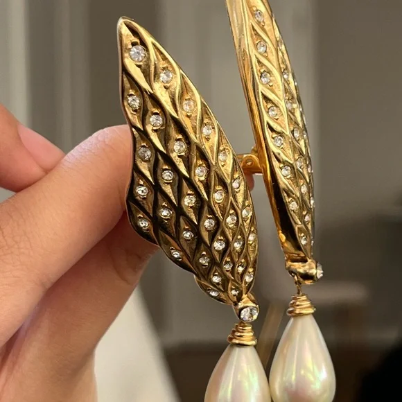 SOLD Vintage Christian Dior Angel’s Wings Rhinestone Pearl Dangle Gold Earrings - Picture 6 of 13